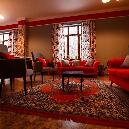 Mountain Road Hostel Almatı Dış mekan fotoğraf