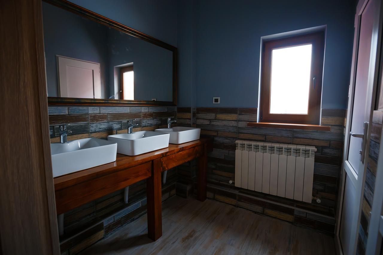 Mountain Road Hostel Almatı Dış mekan fotoğraf