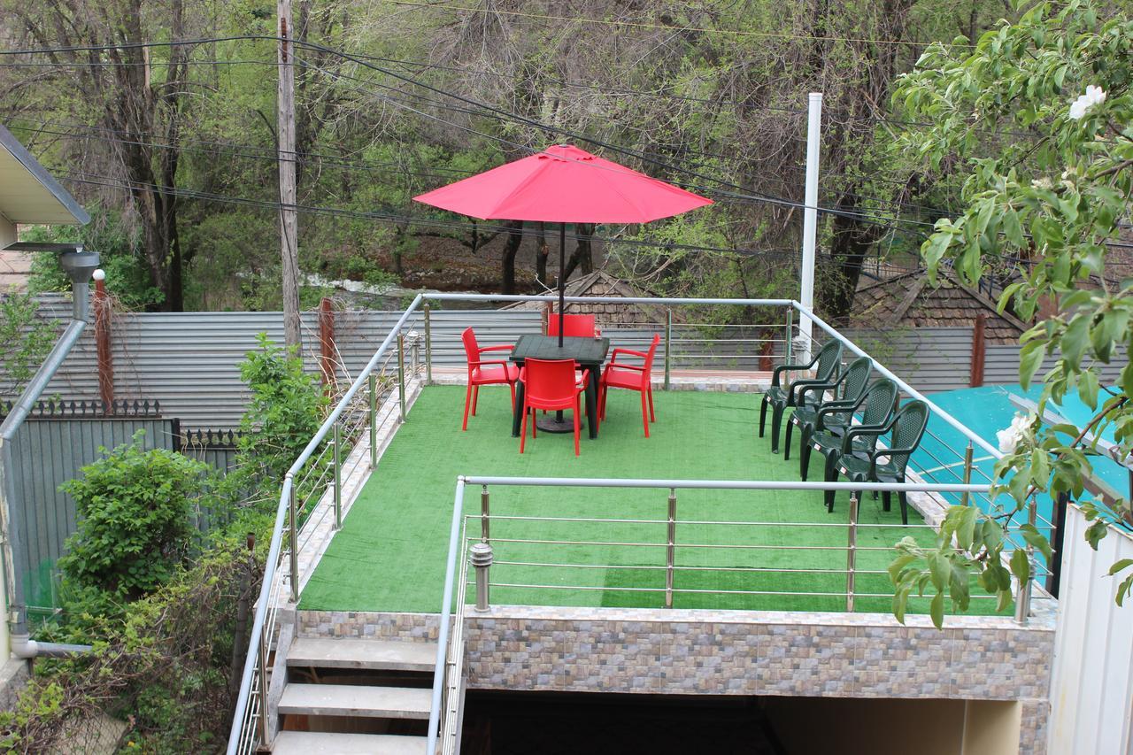 Mountain Road Hostel Almatı Dış mekan fotoğraf