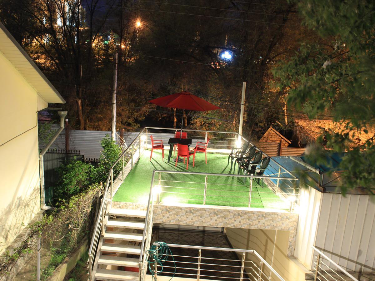 Mountain Road Hostel Almatı Dış mekan fotoğraf