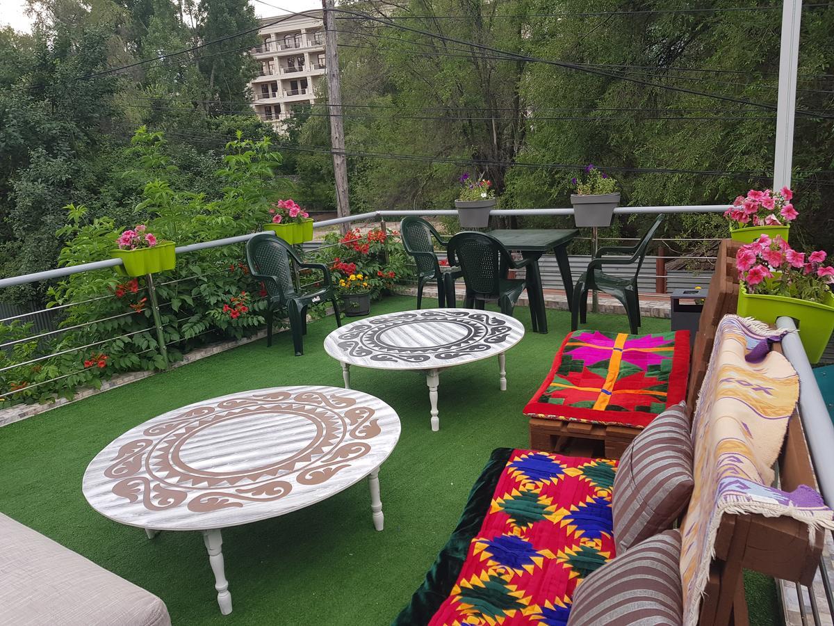 Mountain Road Hostel Almatı Dış mekan fotoğraf