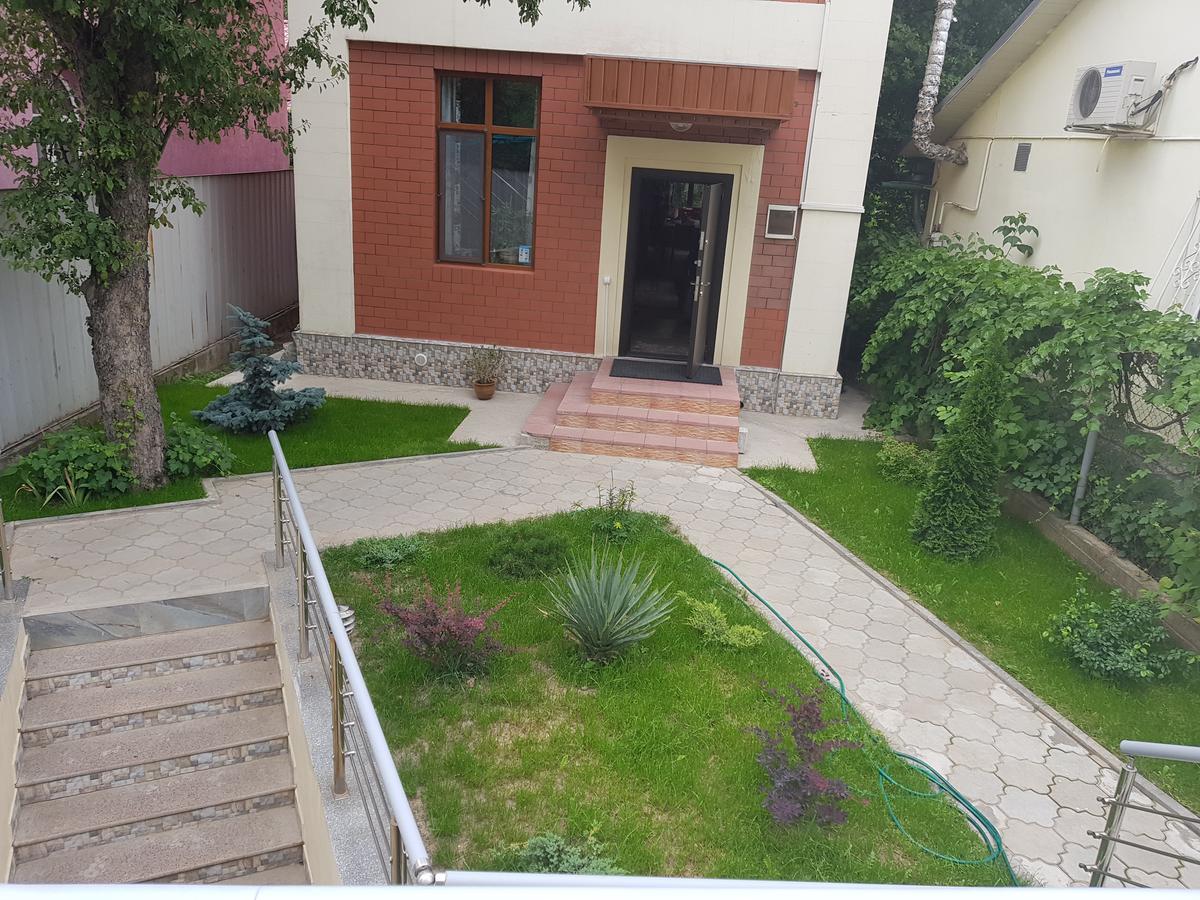 Mountain Road Hostel Almatı Dış mekan fotoğraf