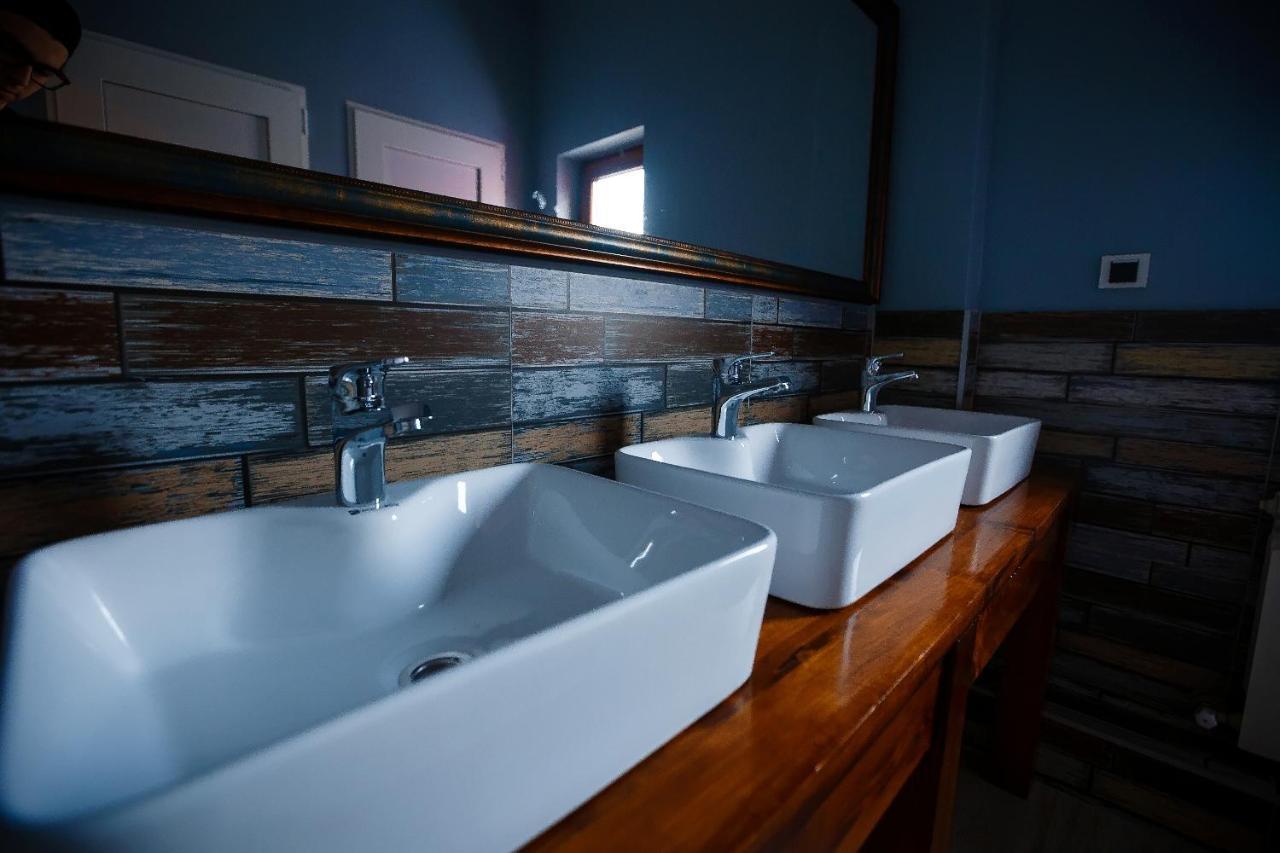 Mountain Road Hostel Almatı Dış mekan fotoğraf